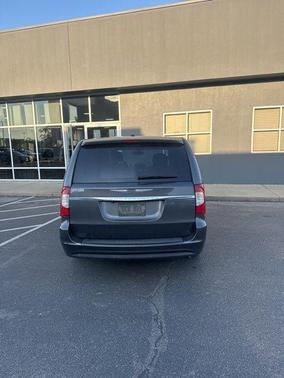 2016 Chrysler Town & Country S