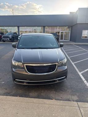 2016 Chrysler Town & Country S