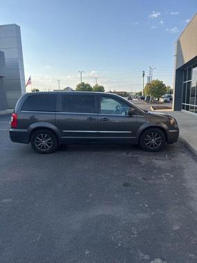 2016 Chrysler Town & Country S