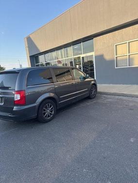 2016 Chrysler Town & Country S
