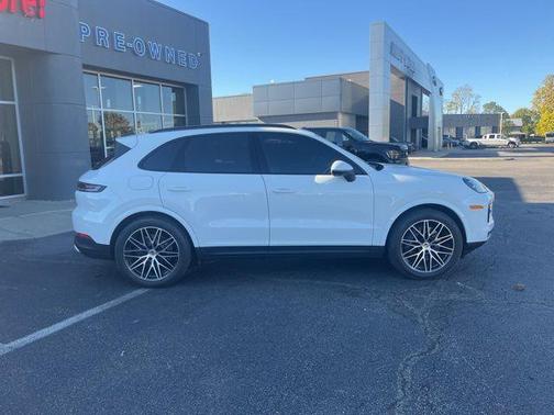 2025 Porsche Cayenne Base