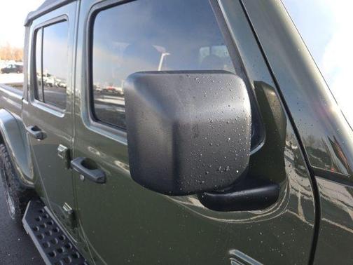 2022 Jeep Gladiator Sport