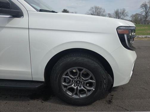 White Metallic 2025 Ford Expedition Max Active