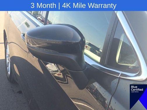 Brilliant Black Crystal Pearlcoat 2023 Chrysler Pacifica Touring-L