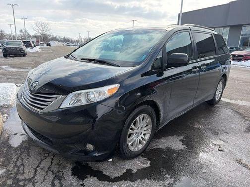 2017 Toyota Sienna XLE