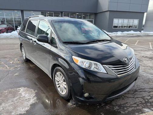 2017 Toyota Sienna XLE