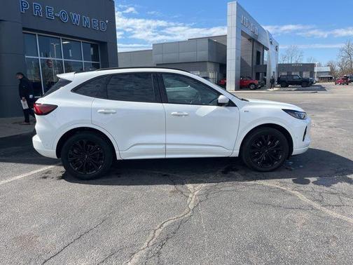 2023 Ford Escape ST-Line Elite