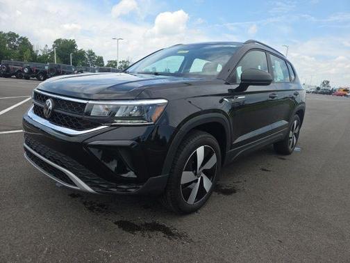 Deep Black Pearl Effect 2024 Volkswagen Taos 1.5T S