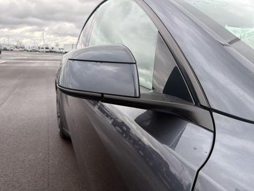 2026 Tesla Model Y PREMIUM