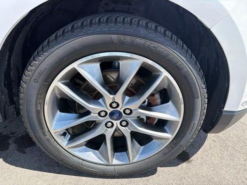 White Platinum Clearcoat Metallic 2018 Ford Edge Titanium