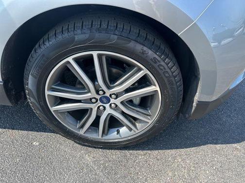 2020 Ford Edge Titanium