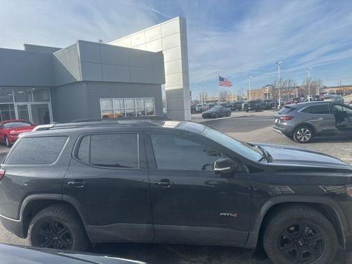 2023 GMC Acadia AT4