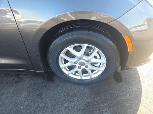 2023 Chrysler Pacifica Touring-L