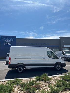 2025 Ford Transit-250 148 WB Medium Roof Cargo