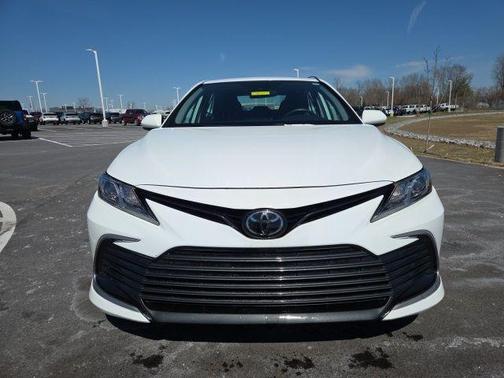 Ice 2024 Toyota Camry LE