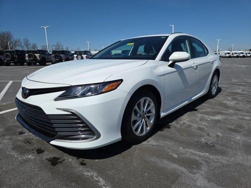 Ice 2024 Toyota Camry LE