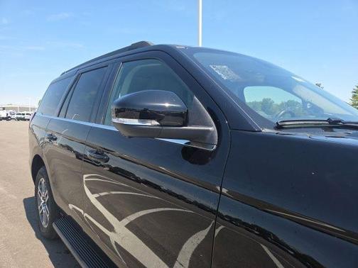 Black Metallic 2025 Ford Expedition Active