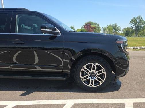 Black Metallic 2025 Ford Expedition Active
