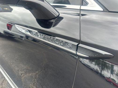 2022 Lincoln Nautilus Black Label