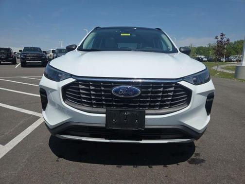 Oxford White 2023 Ford Escape Active