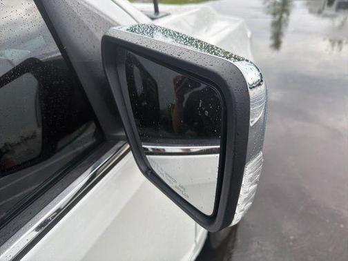 White 2023 Ford F-150 Lariat
