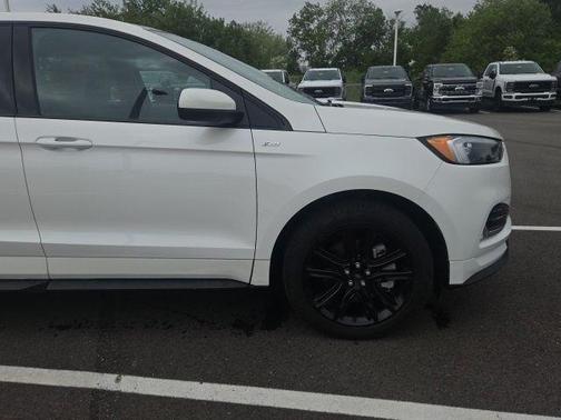 White Metallic 2023 Ford Edge ST Line