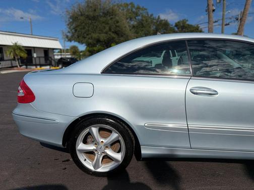 2005 Mercedes-Benz CLK-Class 320