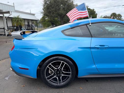 2022 Ford Mustang EcoBoost