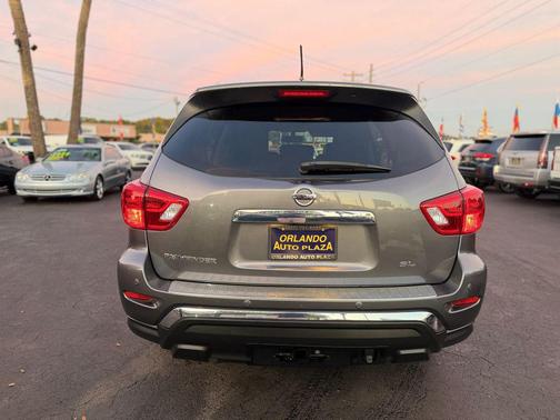 2017 Nissan Pathfinder SL