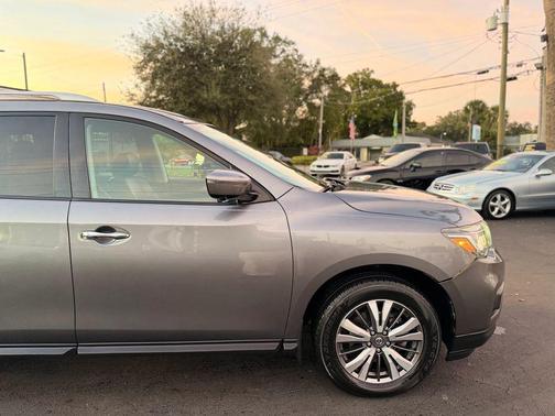 2017 Nissan Pathfinder SL