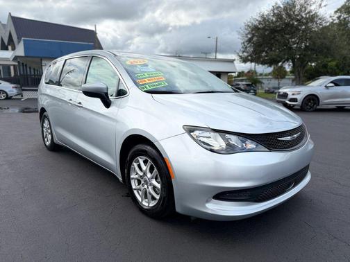 2022 Chrysler Voyager LX