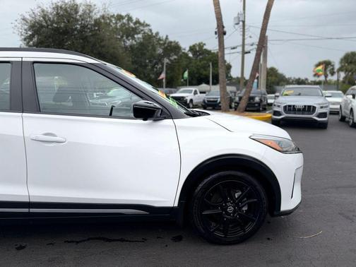 2021 Nissan Kicks SR