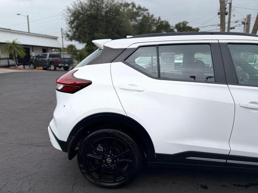 2021 Nissan Kicks SR