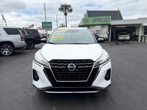 2021 Nissan Kicks SR