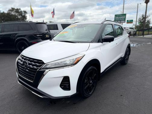 2021 Nissan Kicks SR