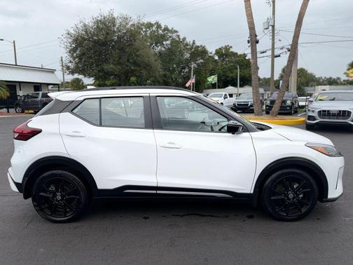 2021 Nissan Kicks SR