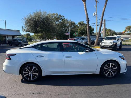 2022 Nissan Maxima SV Xtronic CVT