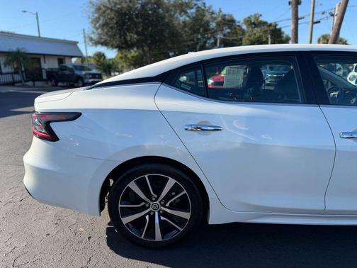 2022 Nissan Maxima SV Xtronic CVT