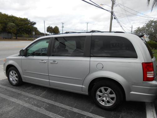 2008 Chrysler Town & Country Touring