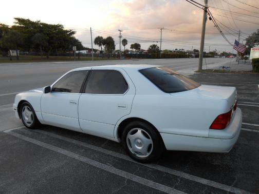 1999 Lexus LS 400 Base