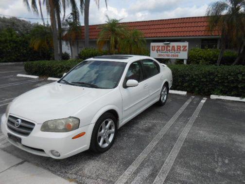 WHITE 2002 Nissan Maxima SE