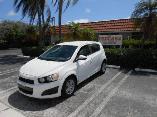 WHITE 2014 Chevrolet Sonic LT