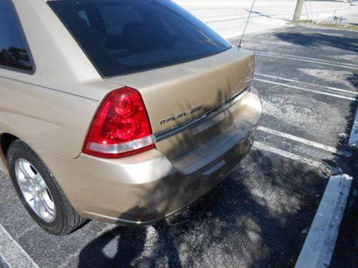 GOLD 2004 Chevrolet Malibu Maxx LT