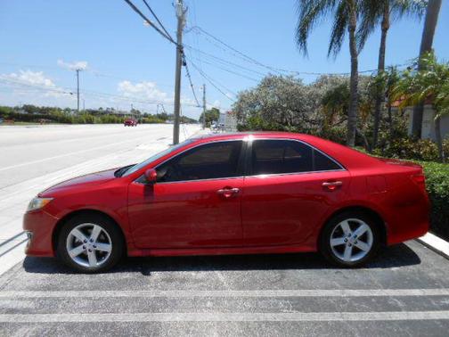 RED 2014 Toyota Camry SE