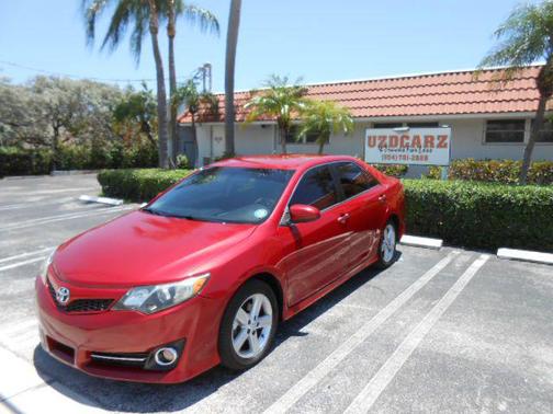 RED 2014 Toyota Camry SE
