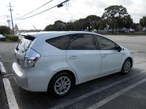 2014 Toyota Prius v Two