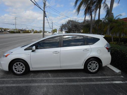 2014 Toyota Prius v Two