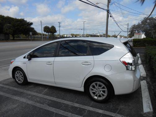 2014 Toyota Prius v Two