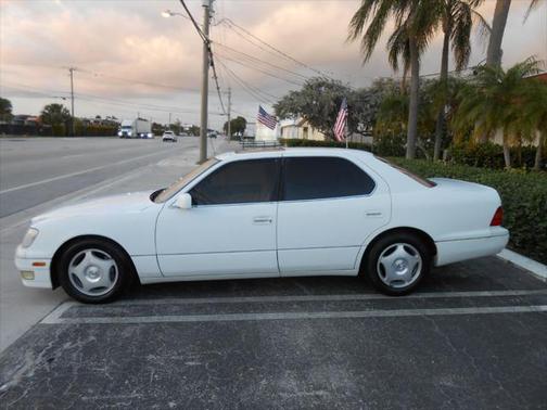 1999 Lexus LS 400 Base