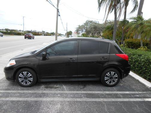2010 Nissan Versa 1.8 S
